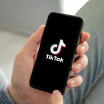 CNA solicită închiderea unor conturi de TikTok: Sute de videoclipuri cu fake news și mesaje extremiste